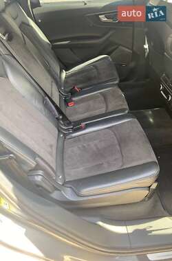 Позашляховик / Кросовер Audi Q7 2017 в 
