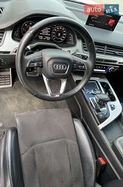Позашляховик / Кросовер Audi Q7 2017 в 