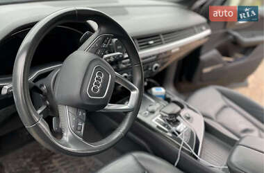 Позашляховик / Кросовер Audi Q7 2018 в 