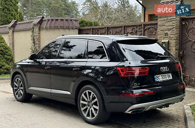 Внедорожник / Кроссовер Audi Q7 2016 в 