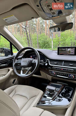 Внедорожник / Кроссовер Audi Q7 2017 в 