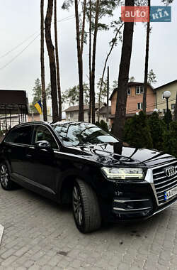Внедорожник / Кроссовер Audi Q7 2017 в 