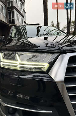 Внедорожник / Кроссовер Audi Q7 2017 в 