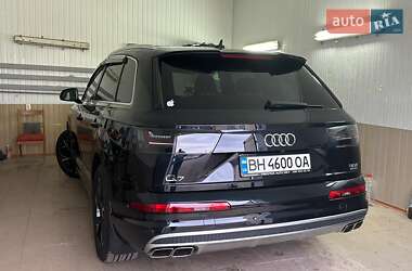 Внедорожник / Кроссовер Audi Q7 2015 в 