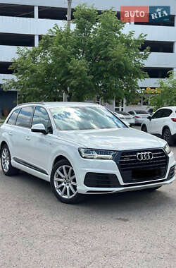 Позашляховик / Кросовер Audi Q7 2017 в 