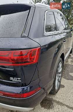 Внедорожник / Кроссовер Audi Q7 2016 в 