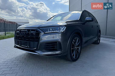 Внедорожник / Кроссовер Audi Q7 2021 в 