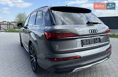 Внедорожник / Кроссовер Audi Q7 2021 в 