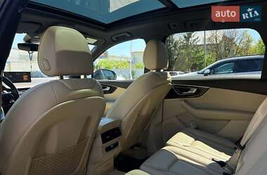 Внедорожник / Кроссовер Audi Q7 2016 в 