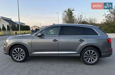 Внедорожник / Кроссовер Audi Q7 2016 в 