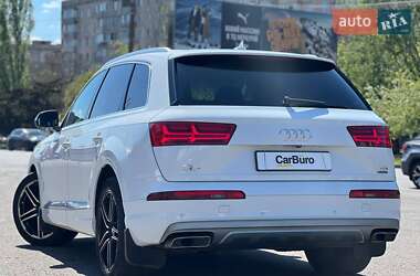 Внедорожник / Кроссовер Audi Q7 2016 в 