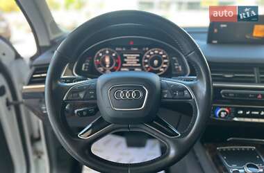 Внедорожник / Кроссовер Audi Q7 2016 в 