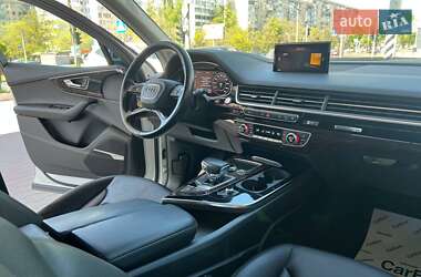Внедорожник / Кроссовер Audi Q7 2016 в 