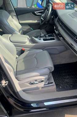Внедорожник / Кроссовер Audi Q7 2016 в 