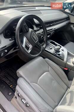 Внедорожник / Кроссовер Audi Q7 2016 в 