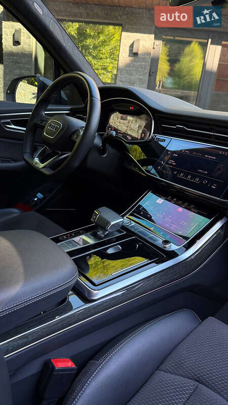 Позашляховик / Кросовер Audi Q7 2020 в Ужгороді