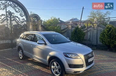 Позашляховик / Кросовер Audi Q7 2011 в 