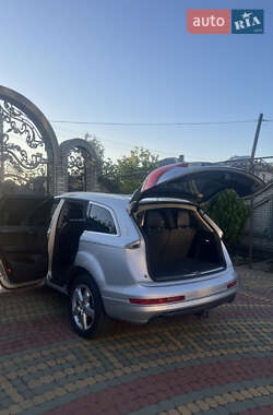 Позашляховик / Кросовер Audi Q7 2011 в 