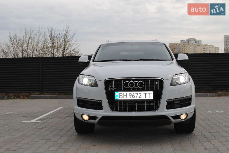 Позашляховик / Кросовер Audi Q7 2015 в 
