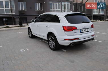 Позашляховик / Кросовер Audi Q7 2015 в 