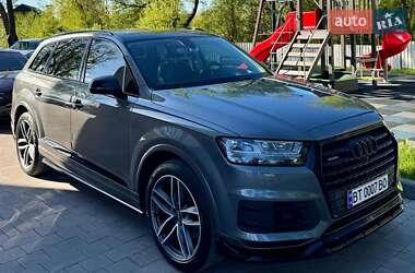 Внедорожник / Кроссовер Audi Q7 2016 в 