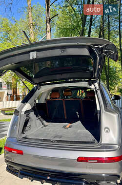 Позашляховик / Кросовер Audi Q7 2016 в Івано-Франківську