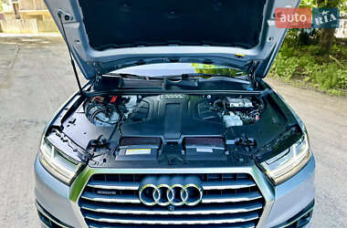 Внедорожник / Кроссовер Audi Q7 2016 в 
