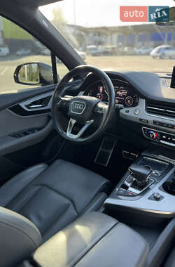 Внедорожник / Кроссовер Audi Q7 2016 в 