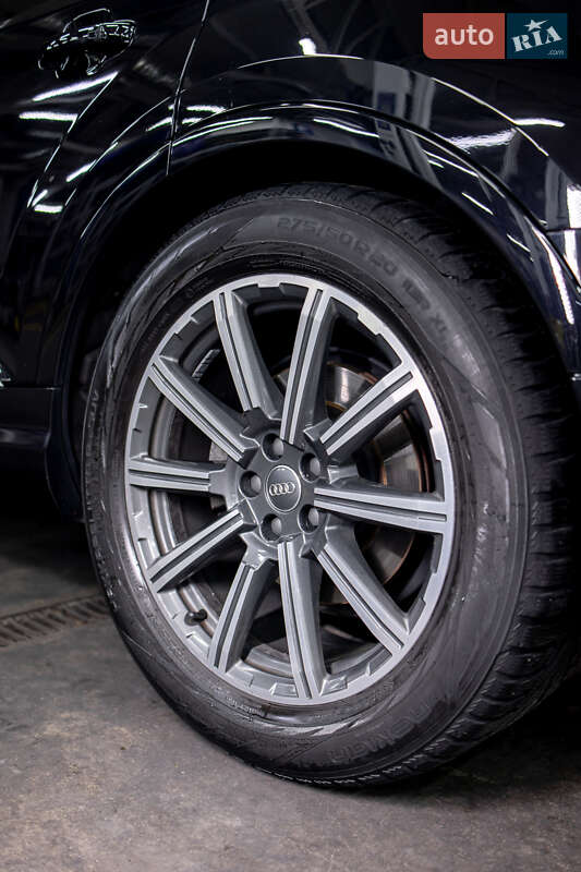 Позашляховик / Кросовер Audi Q7 2015 в Чернівцях