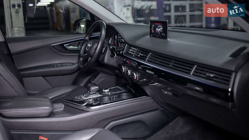 Позашляховик / Кросовер Audi Q7 2015 в Чернівцях