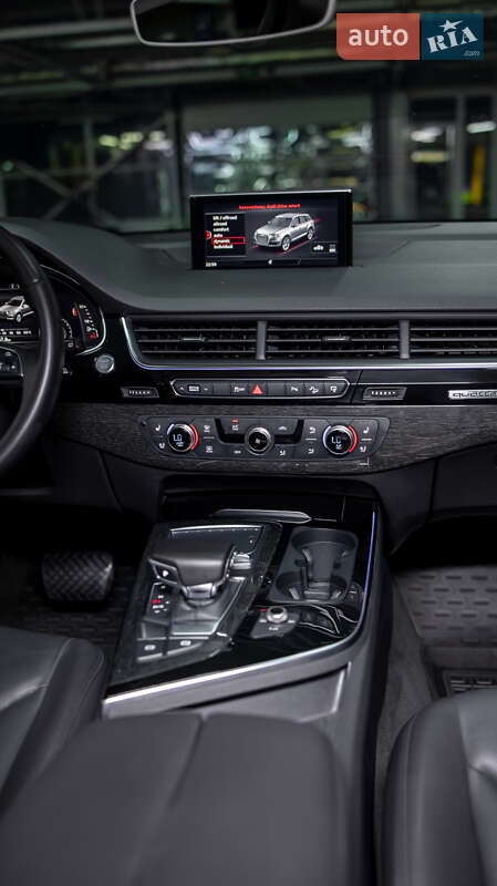 Позашляховик / Кросовер Audi Q7 2015 в Чернівцях