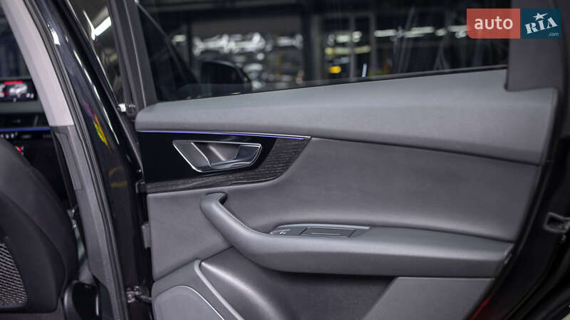 Позашляховик / Кросовер Audi Q7 2015 в Чернівцях