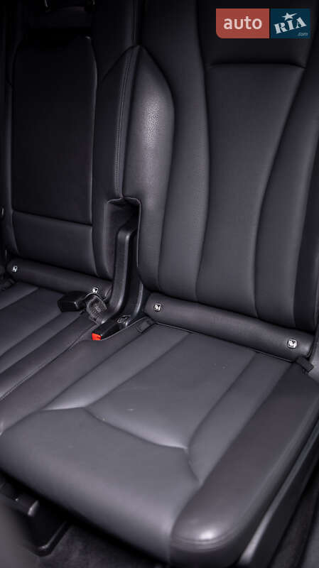 Позашляховик / Кросовер Audi Q7 2015 в Чернівцях