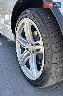Внедорожник / Кроссовер Audi Q7 2012 в 