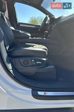 Внедорожник / Кроссовер Audi Q7 2012 в 