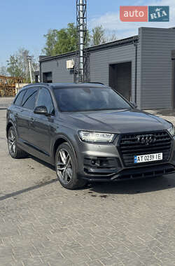 Позашляховик / Кросовер Audi Q7 2016 в 
