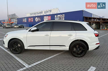Позашляховик / Кросовер Audi Q7 2020 в 