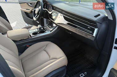 Позашляховик / Кросовер Audi Q7 2020 в 