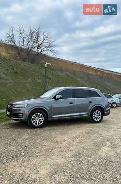 Внедорожник / Кроссовер Audi Q7 2016 в 