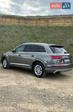 Внедорожник / Кроссовер Audi Q7 2016 в 