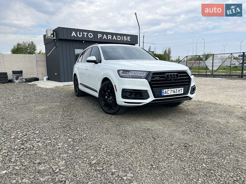 Позашляховик / Кросовер Audi Q7 2017 в 