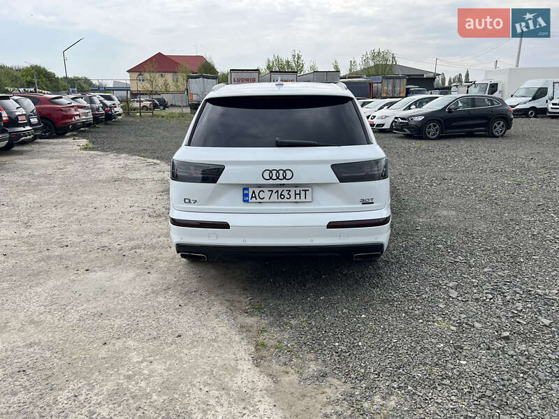Внедорожник / Кроссовер Audi Q7 2017 в Луцке