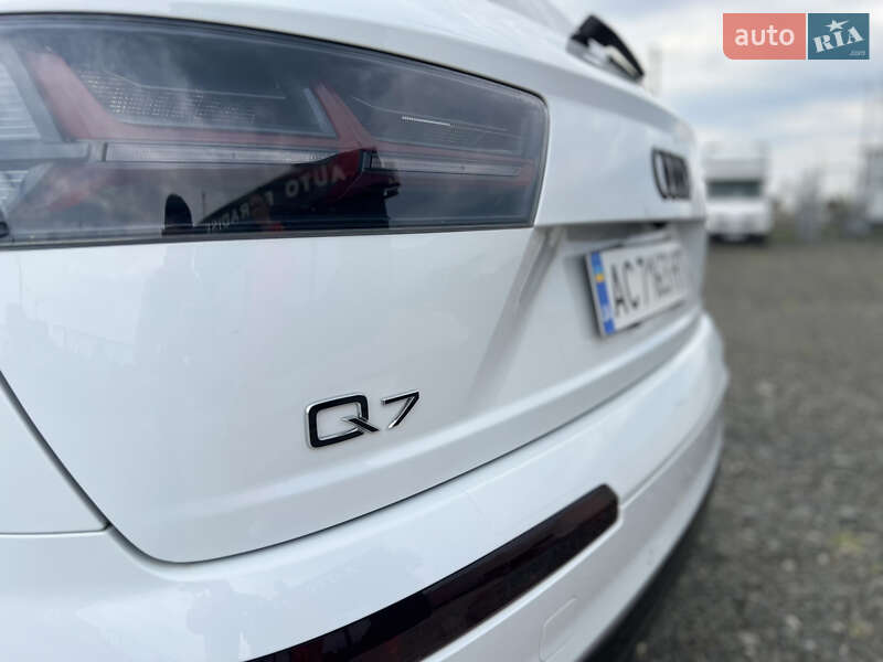 Внедорожник / Кроссовер Audi Q7 2017 в Луцке