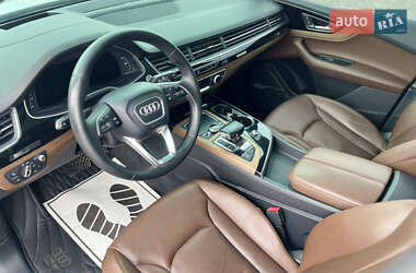 Позашляховик / Кросовер Audi Q7 2017 в 