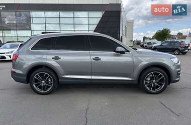 Позашляховик / Кросовер Audi Q7 2016 в 