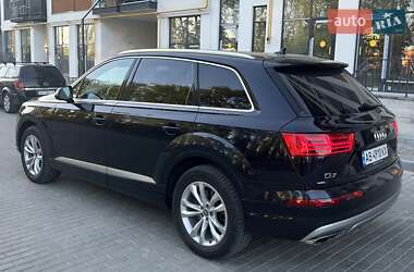 Позашляховик / Кросовер Audi Q7 2016 в 