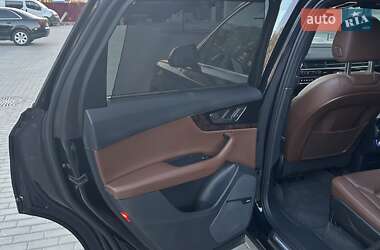 Позашляховик / Кросовер Audi Q7 2016 в 