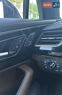 Позашляховик / Кросовер Audi Q7 2016 в 