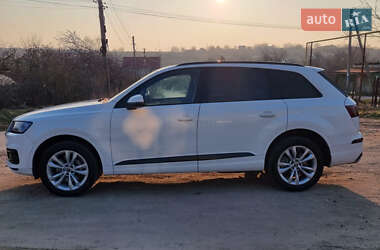 Позашляховик / Кросовер Audi Q7 2018 в 