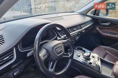 Внедорожник / Кроссовер Audi Q7 2016 в 